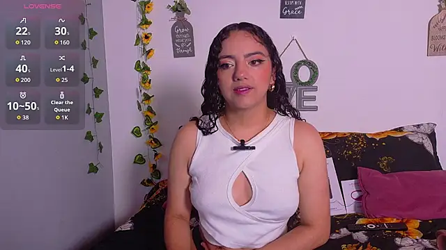 Snapshot of emiily_curly chatting on July 8, 2026, 11:55 am emiily curly online show from July 8, 2026, 11:55 am
