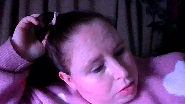 Snapshot of Sarahtjeuh_ chatting on February 6, 2026, 7:43 pm Sarahtjeuh online show from February 6, 2026, 7:43 pm