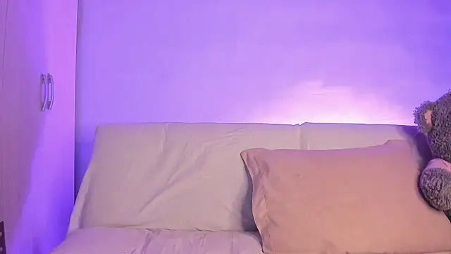 ViolettM online show from February 16, 2026, 3:38 am