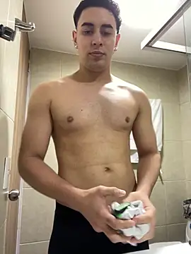 Snapshot of Maximuz1920 chatting on February 12, 2026, 6:40 pm Maximuz1920 online show from February 12, 2026, 6:40 pm