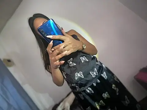 Snapshot of thebrownskingirl25 chatting on February 14, 2026, 12:44 am thebrownskingirl25 online show from February 14, 2026, 12:44 am