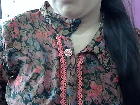 Cute Aliyaa online show from April 18, 2026, 9:11 am