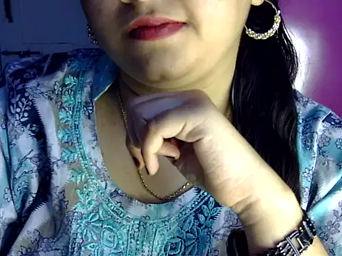 Cute Aliyaa online show from July 16, 2026, 1:52 pm