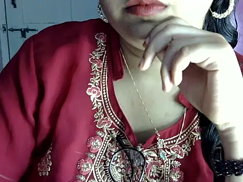 Cute Aliyaa online show from July 3, 2026, 1:28 pm