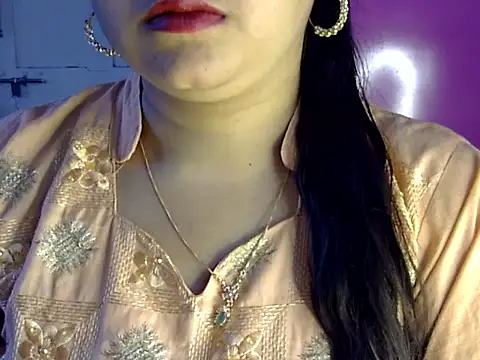 Cute Aliyaa online show from July 19, 2026, 12:46 pm