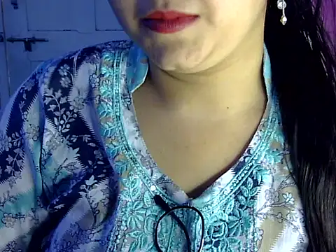 Cute Aliyaa online show from July 22, 2026, 12:29 pm