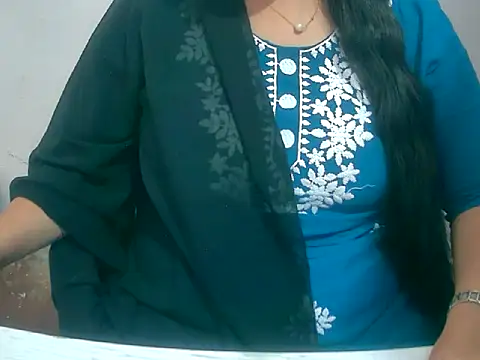 Cute Aliyaa online show from March 4, 2026, 8:44 am