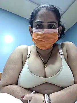 diyam4002 online show from February 7, 2026, 9:17 am