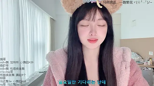 LovelyXiaoYi online show from March 12, 2026, 1:00 am