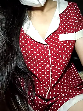 derylove  online show from April 12, 2026, 3:15 pm