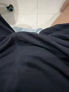 johnnydoe855 online show from April 25, 2026, 1:14 pm