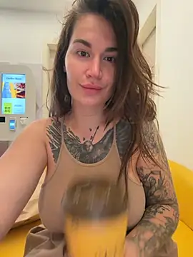 Snapshot of TattooGirlAlia chatting on October 2, 2025, 6:28 am TattooGirlAlia online show from October 2, 2025, 6:28 am