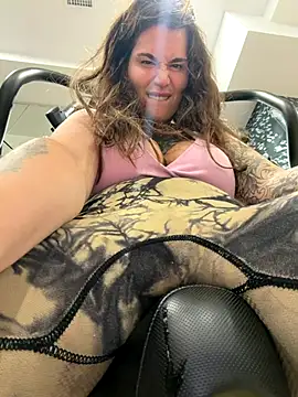 Snapshot of TattooGirlAlia chatting on October 12, 2025, 9:16 pm TattooGirlAlia online show from October 12, 2025, 9:16 pm