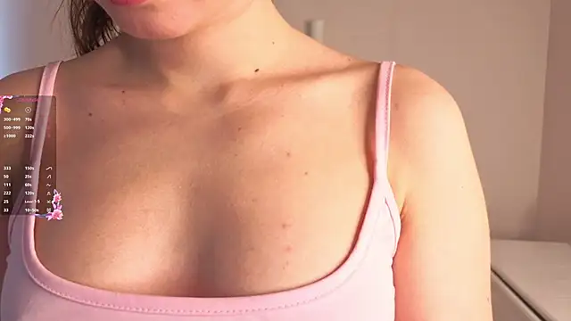 LoraLynn online show from April 4, 2026, 11:28 am