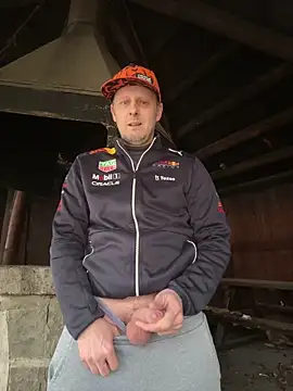 Snapshot of FrankdieSchwuchtel chatting on March 11, 2026, 3:28 pm FrankdieSchwuchtel online show from March 11, 2026, 3:28 pm