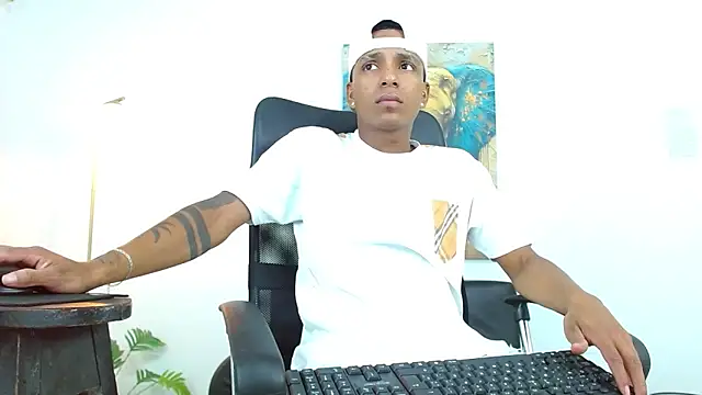 Snapshot of ostinn18 chatting on March 2, 2026, 2:13 pm ostinn18 online show from March 2, 2026, 2:13 pm