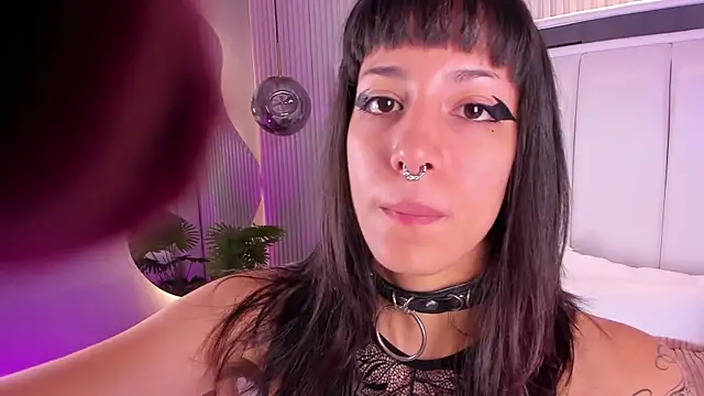 ViolettaColinss online show from May 19, 2026, 11:39 am