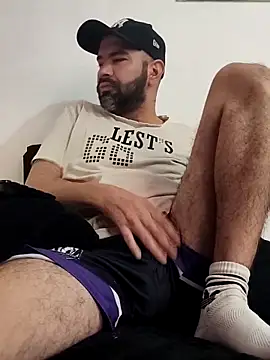 Snapshot of hairyandbigmann chatting on February 5, 2026, 2:35 pm hairyandbigmann online show from February 5, 2026, 2:35 pm