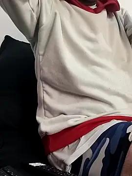 Snapshot of hairyandbigmann chatting on February 28, 2026, 6:29 pm hairyandbigmann online show from February 28, 2026, 6:29 pm