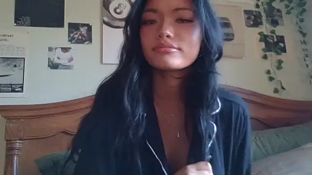 Snapshot of ellianajean chatting on February 14, 2026, 11:49 pm ellianajean online show from February 14, 2026, 11:49 pm