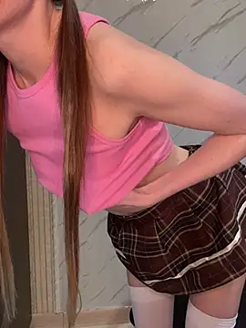 Snapshot of AliceeXHottie chatting on February 5, 2026, 10:44 am AliceeXHottie online show from February 5, 2026, 10:44 am