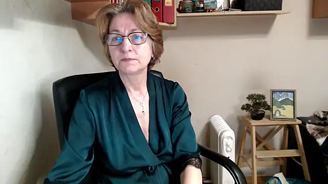 katemodel online show from April 9, 2026, 6:41 am