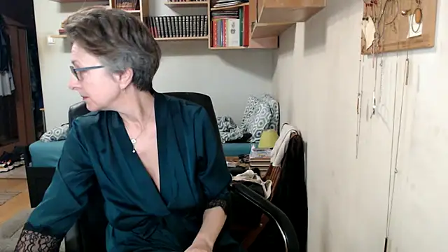 katemodel online show from September 17, 2025, 6:26 am