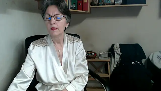 katemodel online show from December 15, 2025, 8:31 am