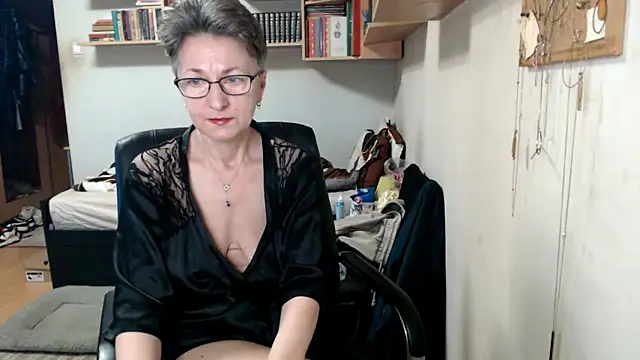 katemodel online show from October 5, 2025, 7:10 am