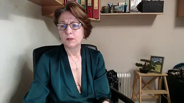 katemodel online show from May 27, 2026, 6:54 am