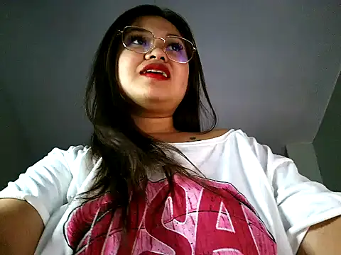 Snapshot of Chillntalkmami chatting on April 26, 2026, 7:05 am Chillntalkmami online show from April 26, 2026, 7:05 am
