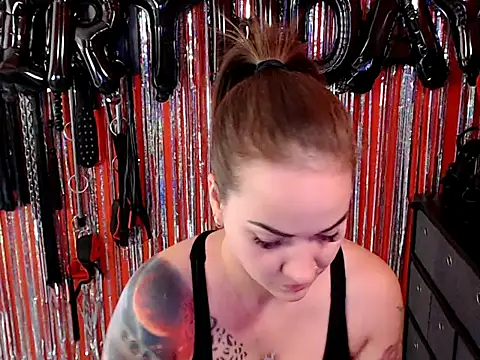 Snapshot of _MissJaneWarren_ chatting on July 16, 2026, 8:11 am MissJaneWarren online show from July 16, 2026, 8:11 am