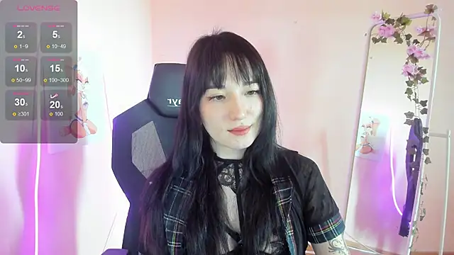AliceeinWonderlanddd online show from July 12, 2026, 2:23 am
