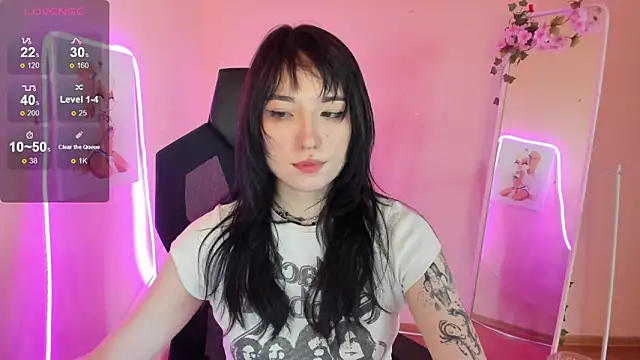 AliceeinWonderlanddd online show from June 11, 2026, 2:53 am