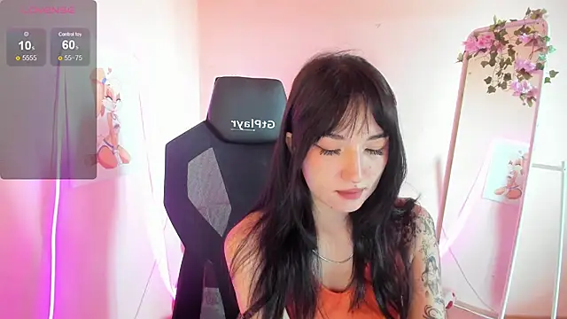 AliceeinWonderlanddd online show from July 18, 2026, 2:53 am