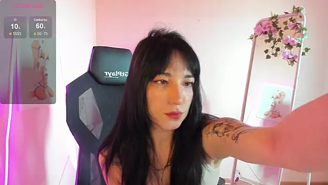 AliceeinWonderlanddd online show from July 24, 2026, 2:18 am