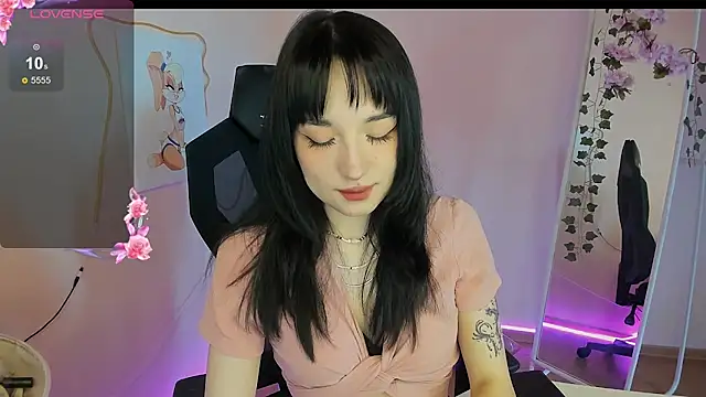 AliceeinWonderlanddd online show from April 20, 2026, 3:09 am