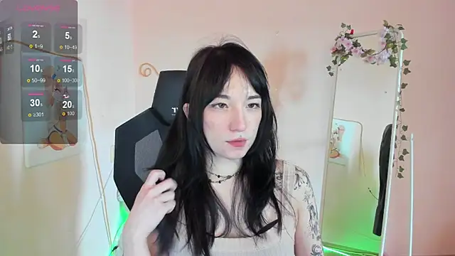 AliceeinWonderlanddd online show from May 26, 2026, 2:20 am