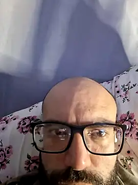 Snapshot of Robsonitj90 chatting on May 28, 2026, 10:00 am Robsonitj90 online show from May 28, 2026, 10:00 am