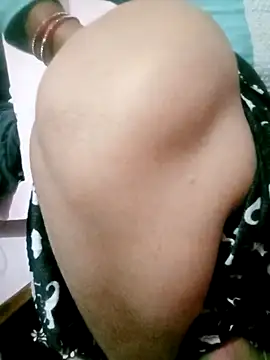 Snapshot of Rani_93036 chatting on February 16, 2026, 5:44 pm Rani 93036 online show from February 16, 2026, 5:44 pm