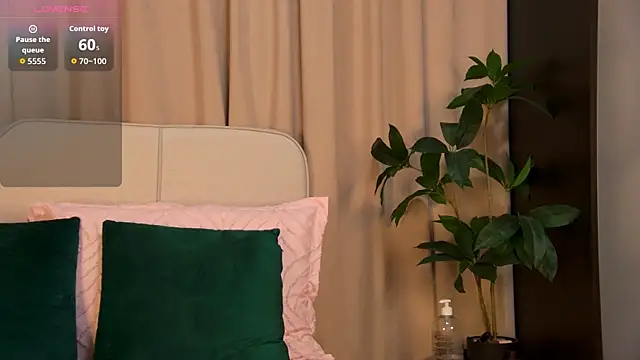 Snapshot of GinaMencee chatting on July 18, 2026, 8:17 pm GinaMencee online show from July 18, 2026, 8:17 pm