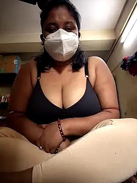 Snapshot of Curvy_Trisha chatting on February 3, 2026, 6:40 am Curvy Trisha online show from February 3, 2026, 6:40 am