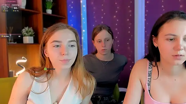 Snapshot of stella_flower chatting on February 7, 2026, 1:52 pm stella flower online show from February 7, 2026, 1:52 pm