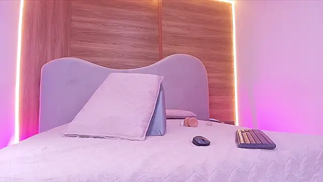 shaina adams online show from March 4, 2026, 12:02 pm