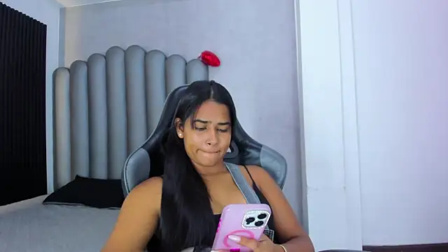 Snapshot of Shirleytaylor- chatting on April 30, 2026, 11:39 am Shirleytaylor- online show from April 30, 2026, 11:39 am