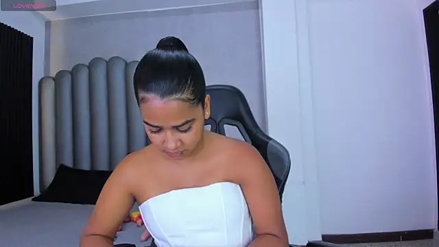 Snapshot of Shirleytaylor- chatting on May 9, 2026, 11:35 am Shirleytaylor- online show from May 9, 2026, 11:35 am