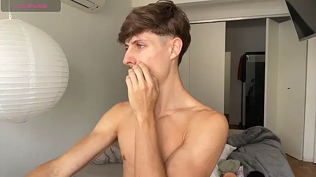 vitoraugustoxxx online show from February 11, 2026, 1:11 pm