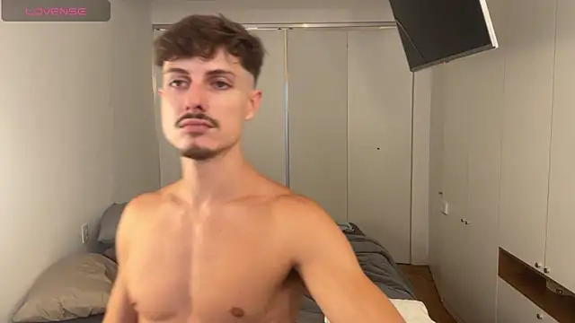 vitoraugustoxxx online show from February 26, 2026, 5:13 pm