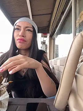 Bonny Eva online show from April 11, 2026, 1:37 pm