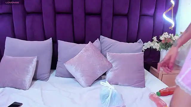 Snapshot of crystalstonee chatting on February 25, 2026, 10:09 pm crystalstonee online show from February 25, 2026, 10:09 pm